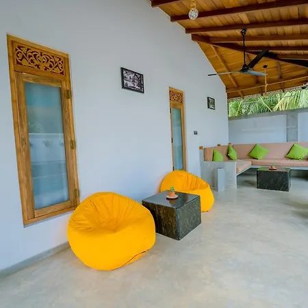 Sixth Sense Hostel Unawatuna Exterior photo