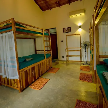 Sixth Sense Hostel Unawatuna Exterior photo